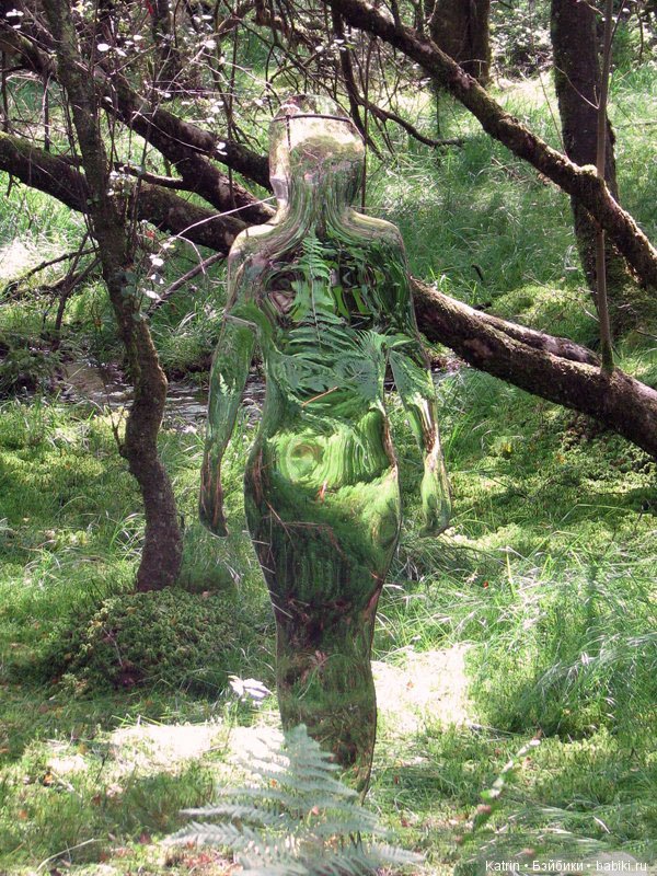 Скульптуры-призраки в шотландском лесу (фото 3)