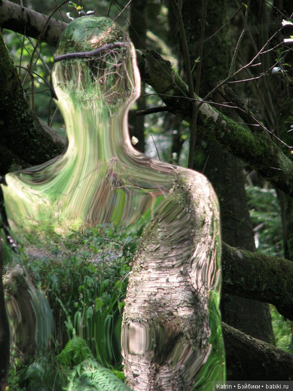 Скульптуры-призраки в шотландском лесу