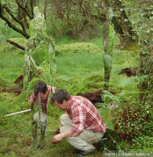 Скульптуры-призраки в шотландском лесу (фото 10)