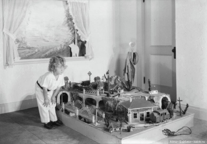 Когда под рождественской ёлкой целый мир, город или просто железнодорожная станция (фото 9)