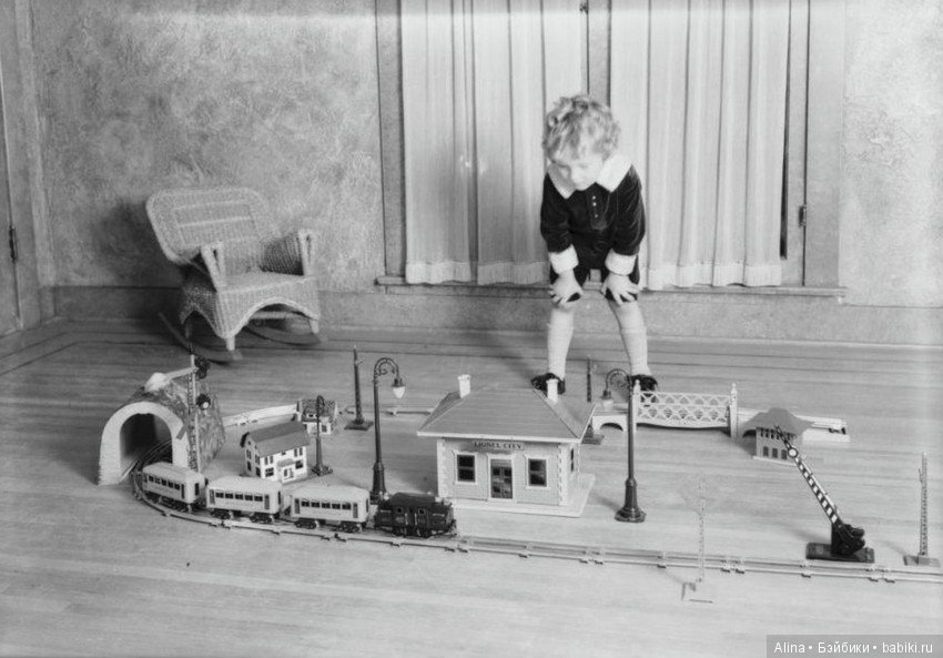 Когда под рождественской ёлкой целый мир, город или просто железнодорожная станция (фото 10)