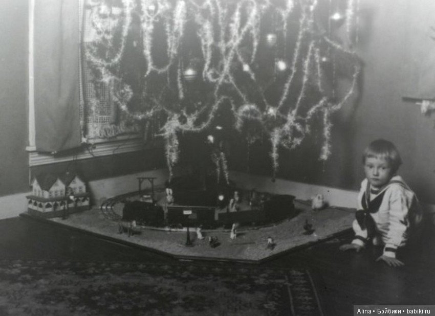 Когда под рождественской ёлкой целый мир, город или просто железнодорожная станция (фото 4)