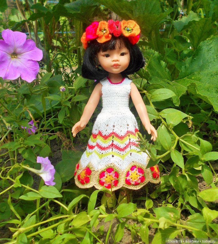 Одежда для кукол с использованием отдельных мотивов