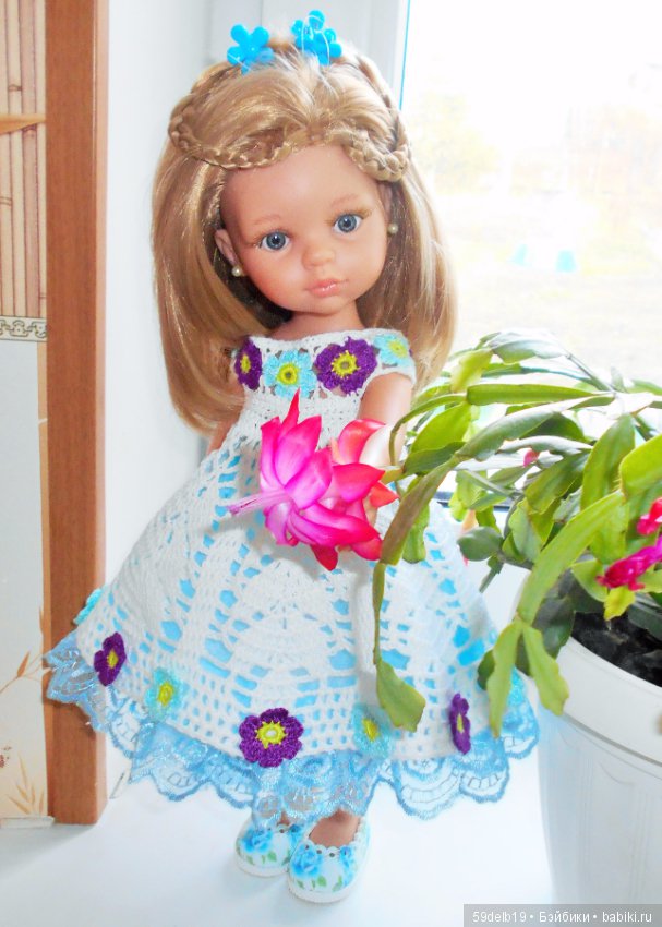 Одежда для кукол с использованием отдельных мотивов