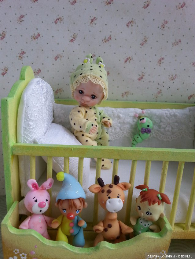 Гусеничка — Авторские миниатюрные куклы: лепка (фото 2)