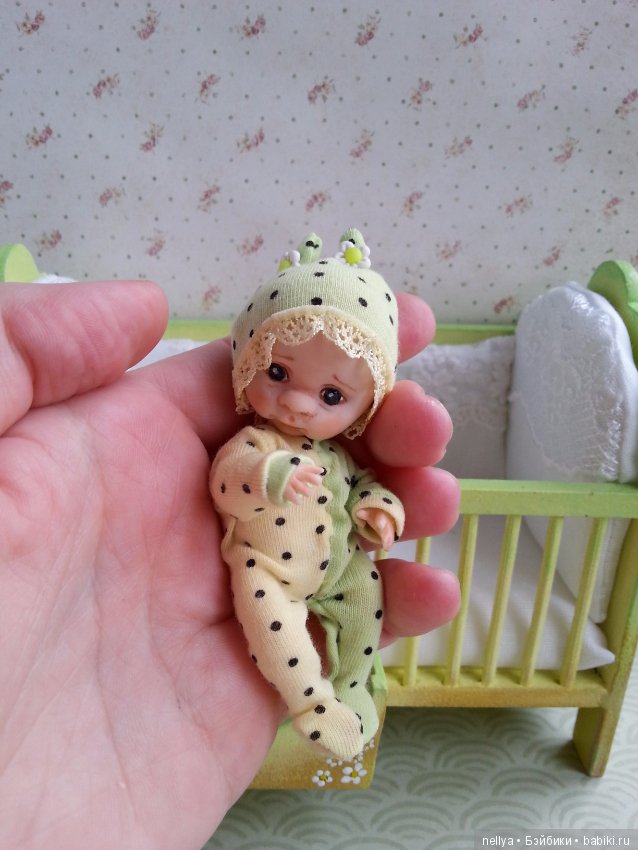 Гусеничка — Авторские миниатюрные куклы: лепка (фото 3)