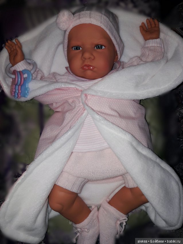 Что это за девочка и как её зовут. Это же наша зайка Бусинка