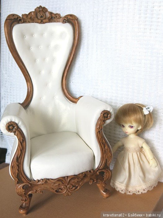 Элегантное кресло с высокой спинкой эксклюзивно для