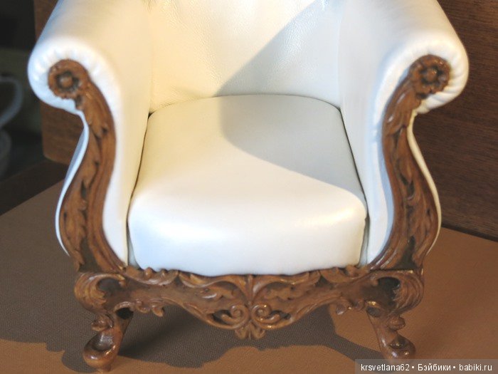 Элегантное кресло с высокой спинкой эксклюзивно для