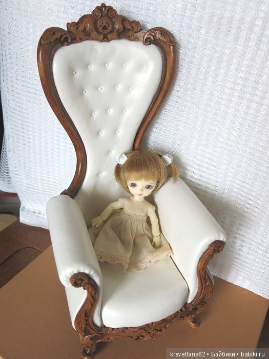 Элегантное кресло с высокой спинкой эксклюзивно для