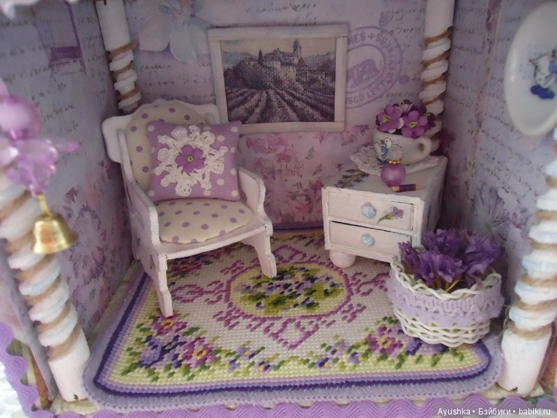 Вышитые миниатюрные коврики для коллекционных домиков