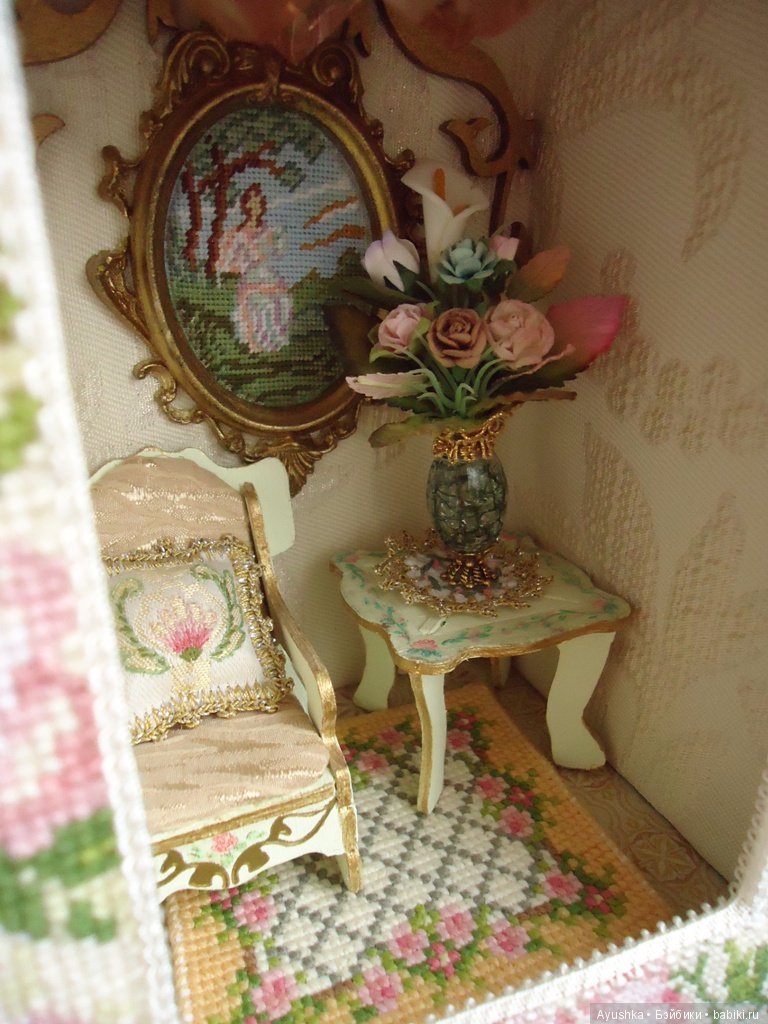 Вышитые миниатюрные коврики для коллекционных домиков