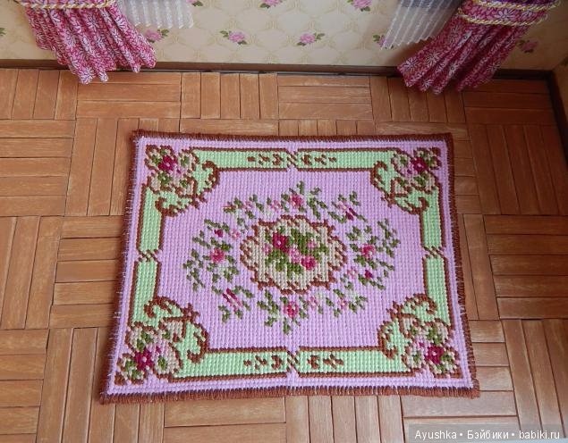 Вышитые миниатюрные коврики для коллекционных домиков
