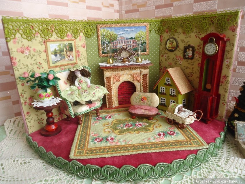 Вышитые миниатюрные коврики для коллекционных домиков