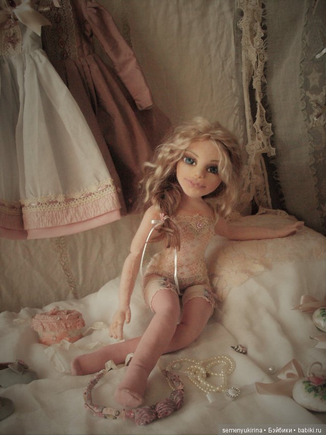 Кукольный наряд. Авторская текстильная кукла Pink (фото 4)