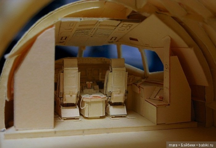 Бумажная репродукция самолета Boeing 777 в масштабе 1:60 (фото 10)