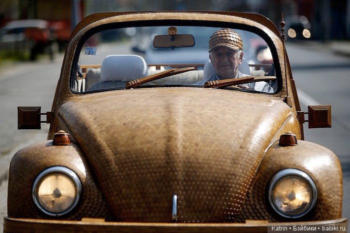 Пенсионер за два года превратил свой Фольксваген Жук в произведение искусства из дерева (фото 3)