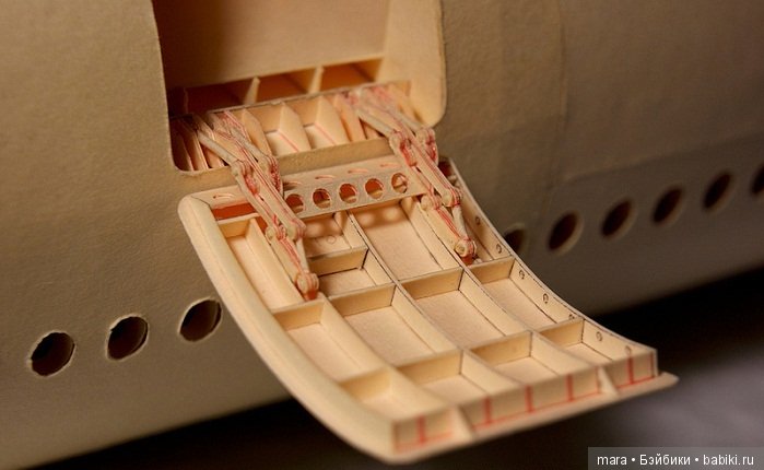 Бумажная репродукция самолета Boeing 777 в масштабе 1:60 (фото 5)