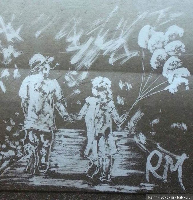 Развозчик цветов использует вместо красок и холста грязь на капоте своего грузовика