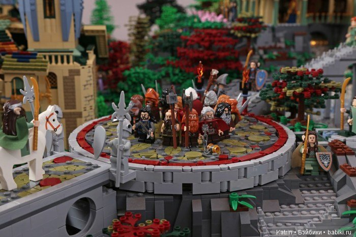 Саурон не пройдет: эльфийская застава Alice Finch и David Frank из 200 000 деталек Лего (фото 3)