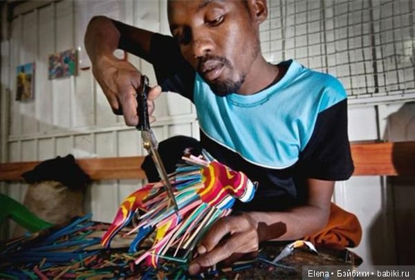 Игрушки и сувениры из старой резиновой обуви: благотворительный проект Julie Church (фото 5)