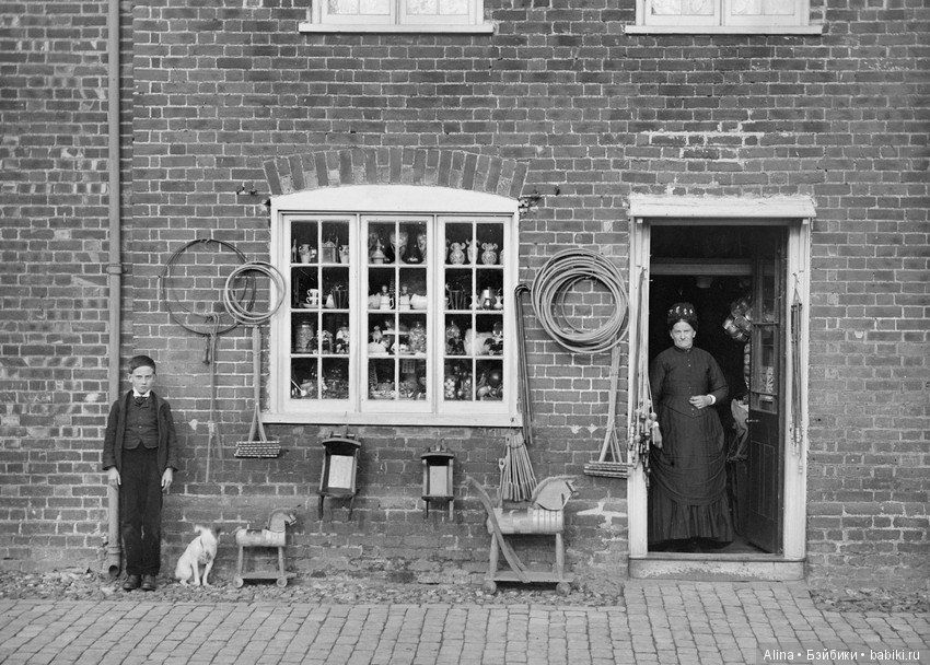 Витрины магазинов игрушек, старые фото