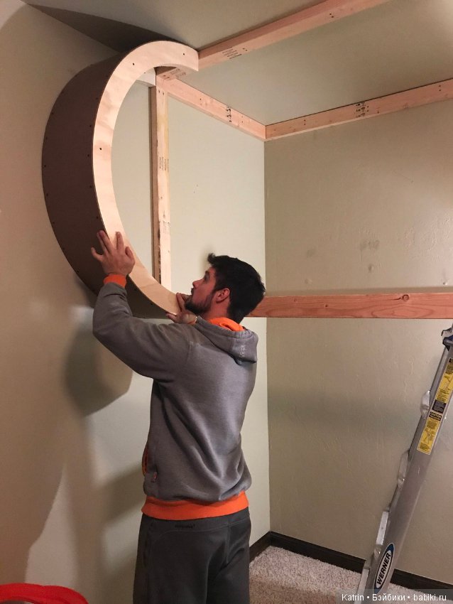 Любящий отец построил космический корабль для сына