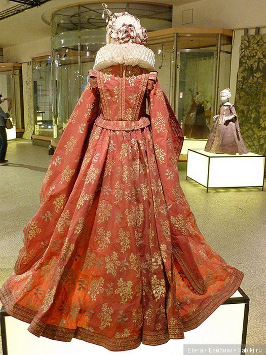 Шикарные средневековые наряды из бумаги. Творчество Изабель де Боршграв