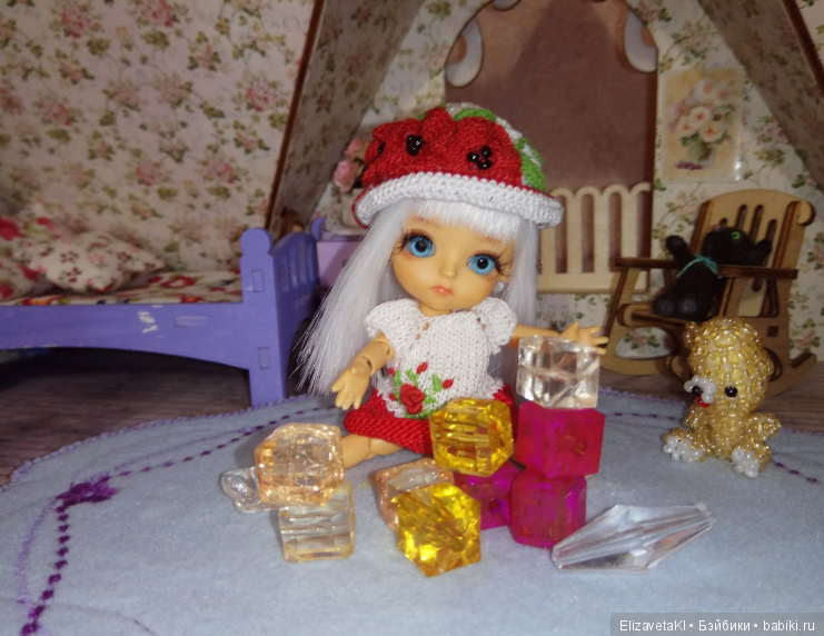 Малышка снежка. Ягодка цветочек