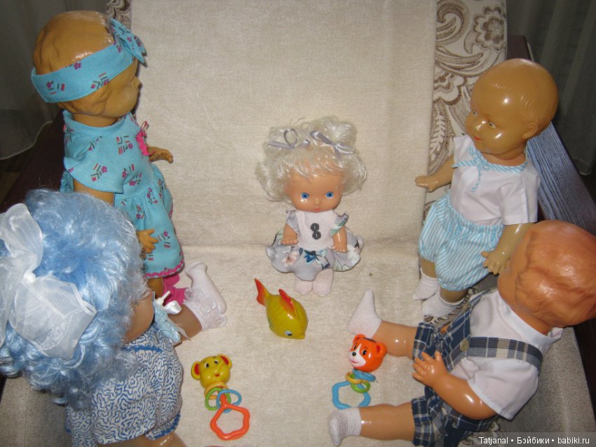 Незнакомая девочка с нарисованными глазами