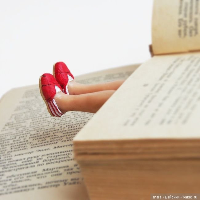 Книжные закладки в виде ног (фото 5)