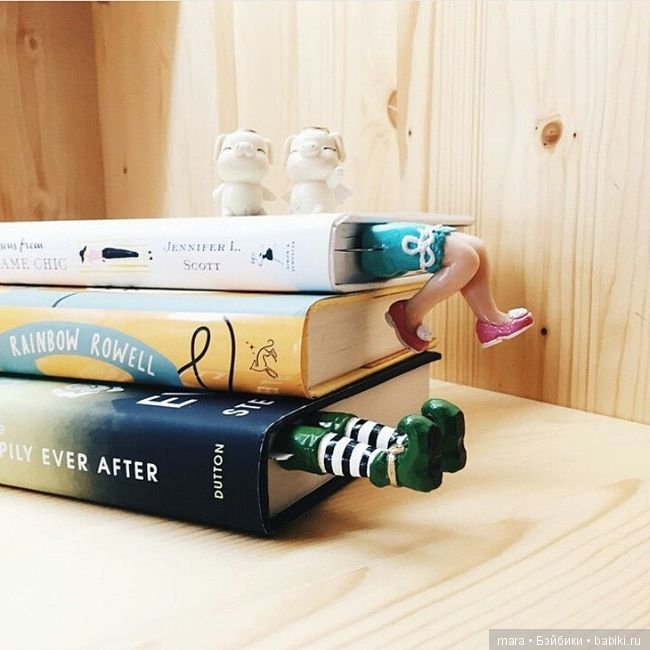 Книжные закладки в виде ног (фото 4)