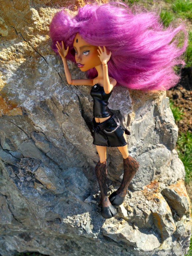Сатирша из подделки Монстр Хай (фото 10)