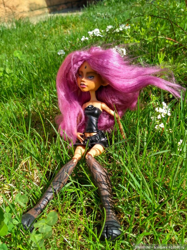 Сатирша из подделки Монстр Хай (фото 6)
