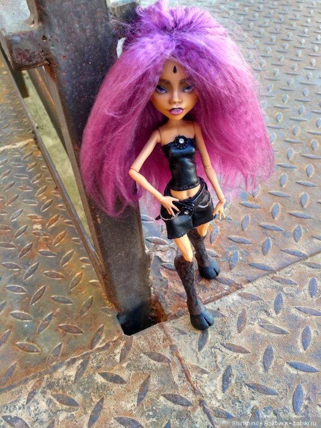 Сатирша из подделки Монстр Хай (фото 5)