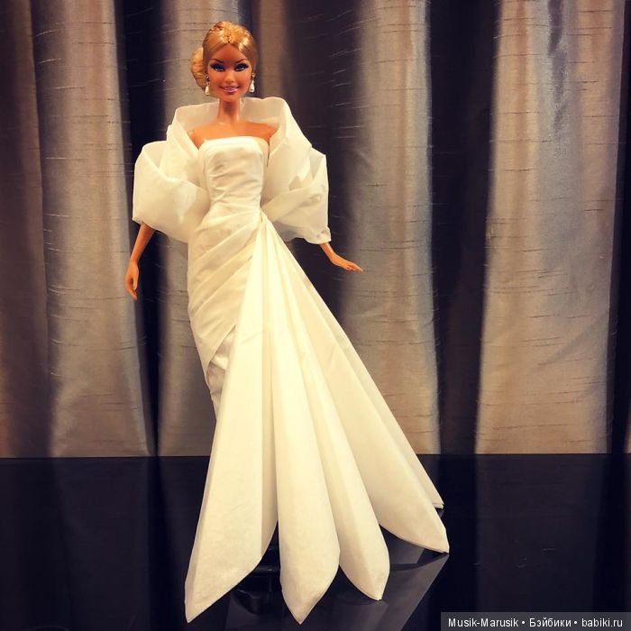 Мастер создает свадебные платья для своих кукол барби, используя туалетную бумагу вместо ткани (фото 5)