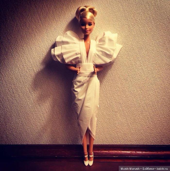 Мастер создает свадебные платья для своих кукол барби, используя туалетную бумагу вместо ткани (фото 2)