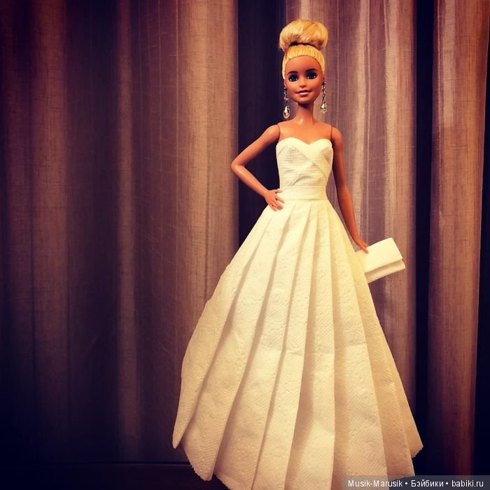 Мастер создает свадебные платья для своих кукол барби, используя туалетную бумагу вместо ткани (фото 7)