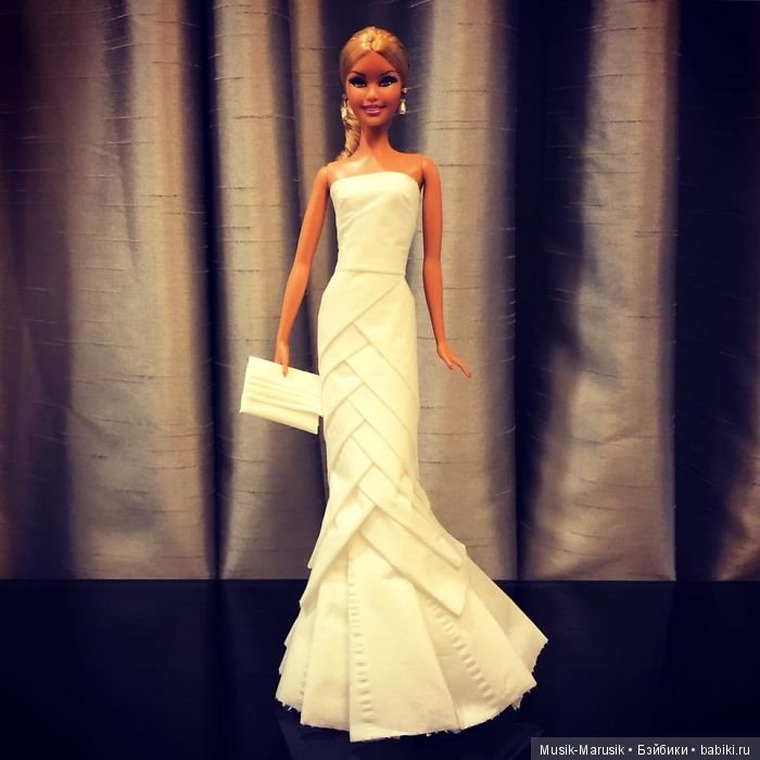 Мастер создает свадебные платья для своих кукол барби, используя туалетную бумагу вместо ткани (фото 4)