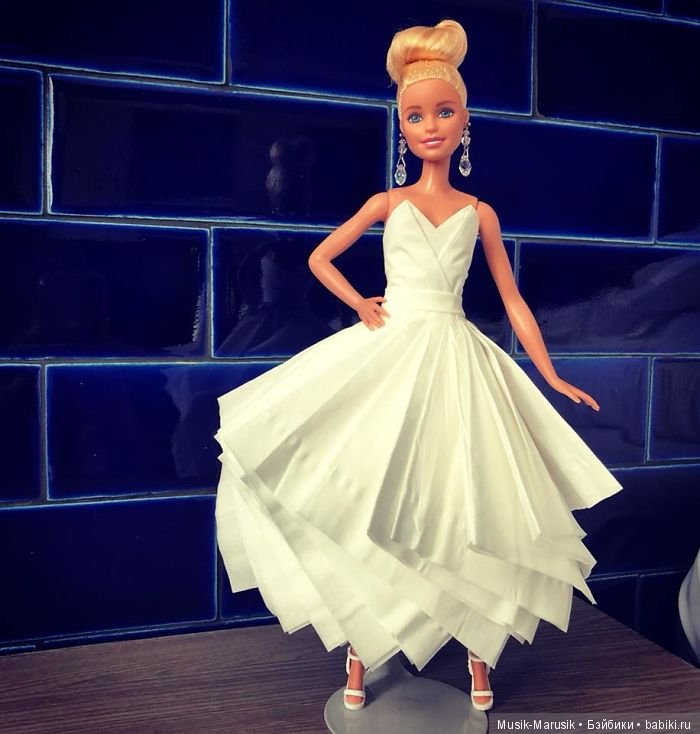 Мастер создает свадебные платья для своих кукол барби, используя туалетную бумагу вместо ткани (фото 6)