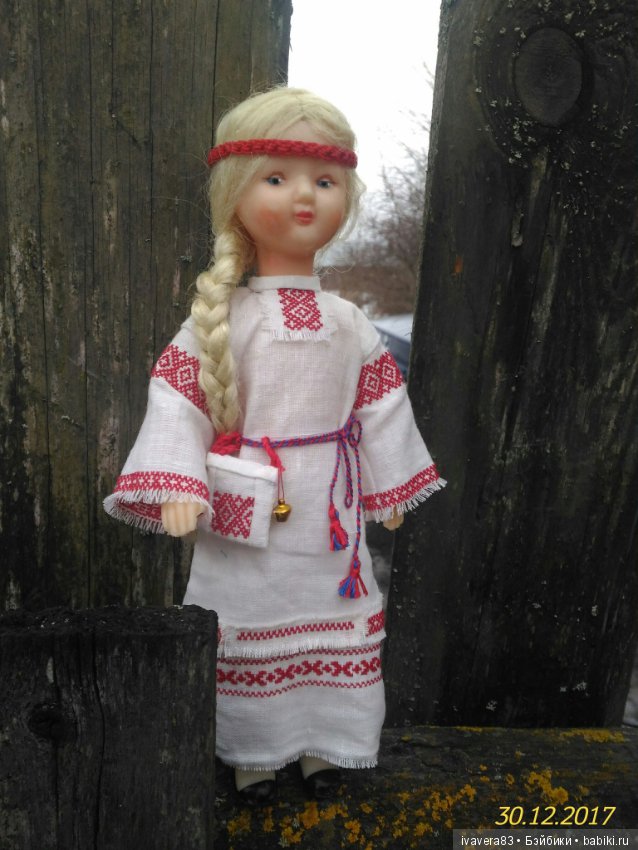 Советская кукла 60-х годов в славянской рубахе