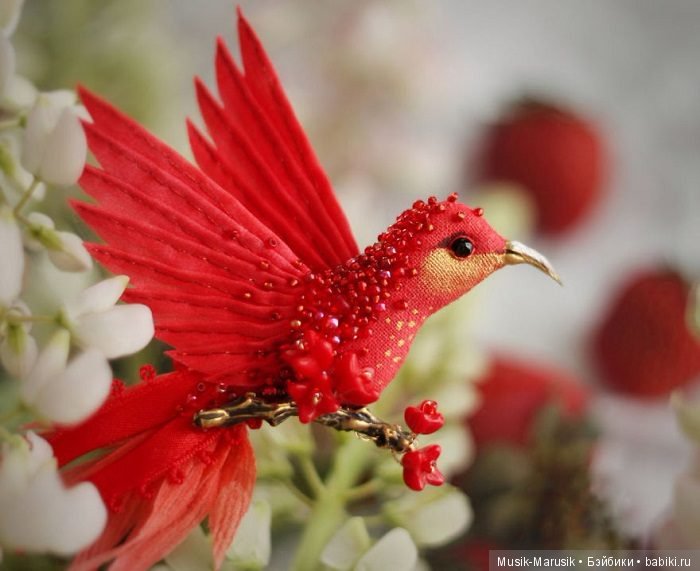 20 волшебных творений из шёлка, бисера, пайеток и страз (фото 3)