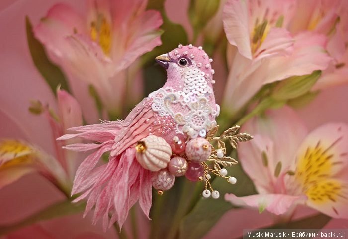 20 волшебных творений из шёлка, бисера, пайеток и страз (фото 6)