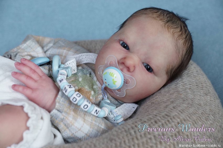 Realborn Landon awake by Bountiful Baby, автор Alexa Calvo Cabet