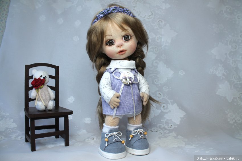 Не похожа на тебя, не похожа на меня... но от всех понемножку