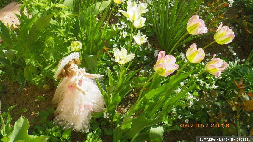 Бетси в роли цветочной феи