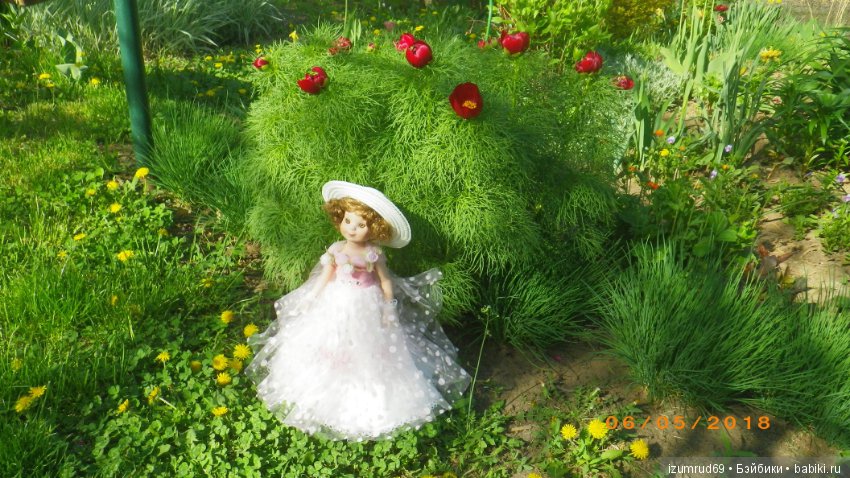 Бетси в роли цветочной феи (фото 7)