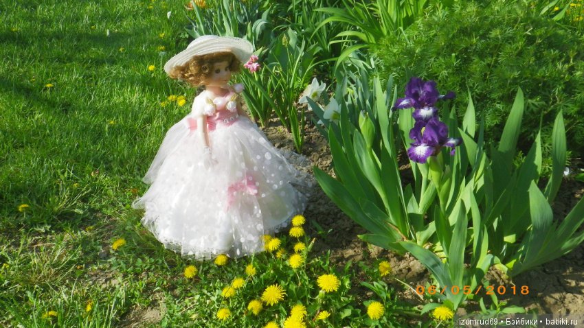 Бетси в роли цветочной феи