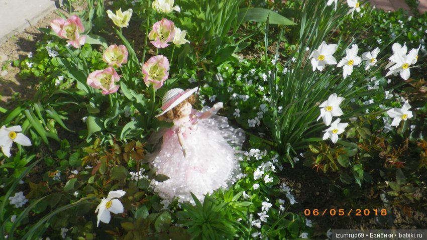 Бетси в роли цветочной феи