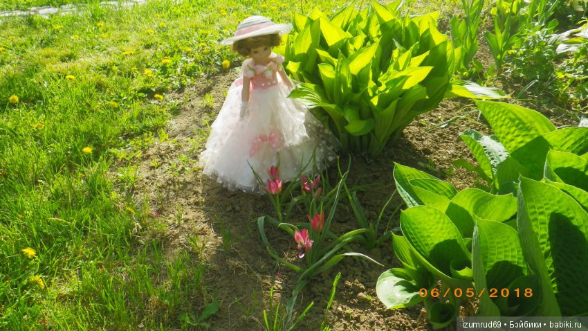 Бетси в роли цветочной феи (фото 9)
